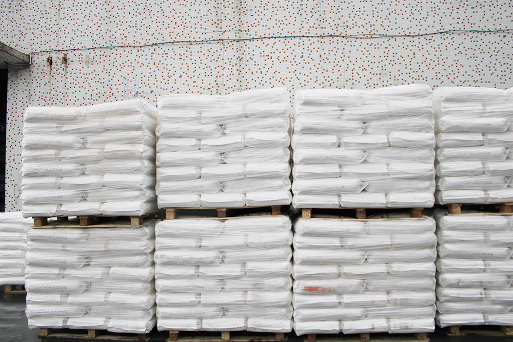 Solid resin for powder coating